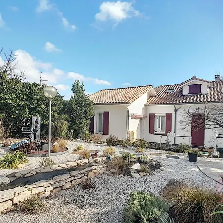 F2 Avec Terrasse Pres Du Centre Et Des Thermes, Animaux Acceptes, Options De Services Disponibles - Fr-1-451-31 Apartamento