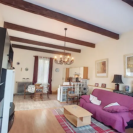 Appartamento F2 Avec Terrasse Près Du Centre Et Des Thermes, Animaux Acceptés, Options De Services Disponibles - Fr-1-451-31