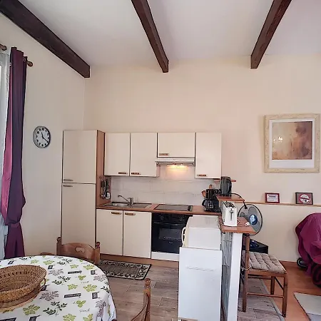 Appartamento F2 Avec Terrasse Près Du Centre Et Des Thermes, Animaux Acceptés, Options De Services Disponibles - Fr-1-451-31 *