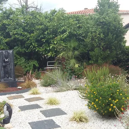 Apartmán F2 Avec Terrasse Pres Du Centre Et Des Thermes, Animaux Acceptes, Options De Services Disponibles - Fr-1-451-31 *