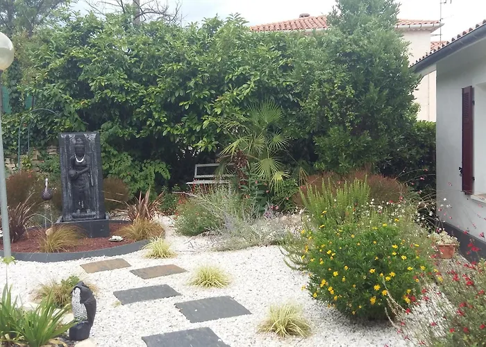 Διαμέρισμα F2 Avec Terrasse Pres Du Centre Et Des Thermes, Animaux Acceptes, Options De Services Disponibles - Fr-1-451-31 *
